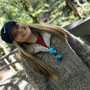 Meet your Posher, Abbie